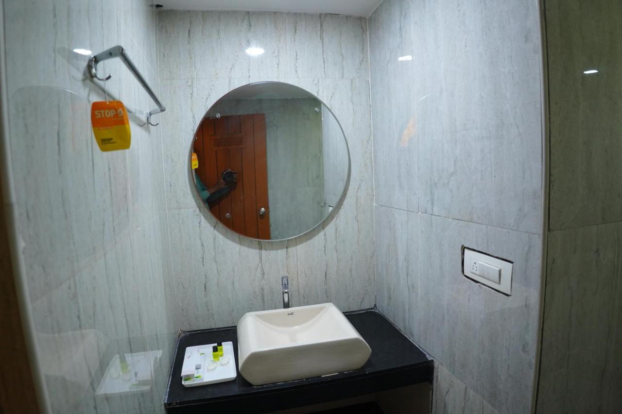 Hotel Grand Nagarjuna By Konark Hotels Гунтур Экстерьер фото
