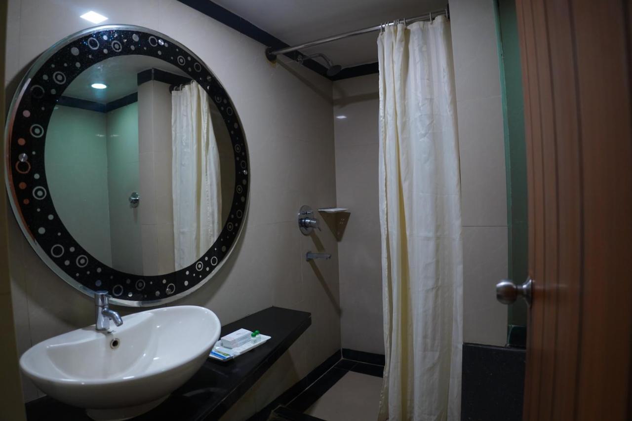 Hotel Grand Nagarjuna By Konark Hotels Гунтур Экстерьер фото